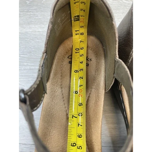 Clark's Women's Sandals Bronze‎ Leather 11 Comfort Wedge Travel Cushioned Shoes - Picture 7 of 11